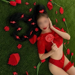 Hello Kitty, 20 éves popóimádó szexpartner